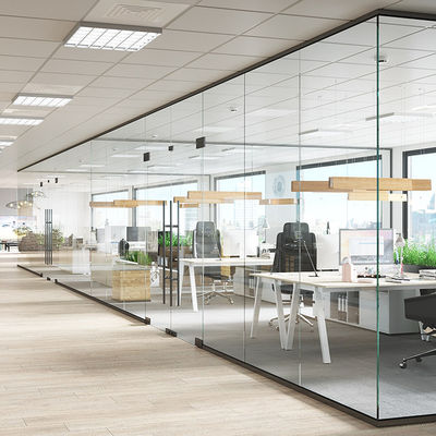 Perfiles de aluminio recubiertos en polvo con puerta