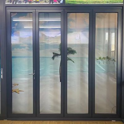 Puerta plegable de aluminio impermeable con alta eficiencia energética y bajo mantenimiento