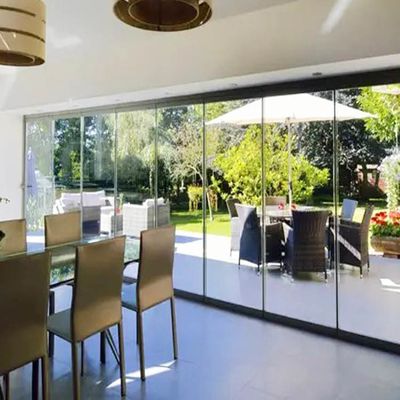 Puerta de vidrio plegable sin marco de aluminio con perfil de 2,0 mm de grosor para divisiones interiores con color de marco personalizable