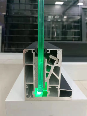 Lamel U Canal de vidrio Balaustrada Instalación montada en la parte superior con vidrio laminado