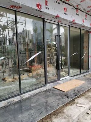 Seguridad Puerta oscilante de marco de aluminio personalizada con revestimiento de fluorocarbono