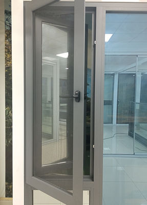Ventanas de aluminio moderno de oscilación de larga duración.