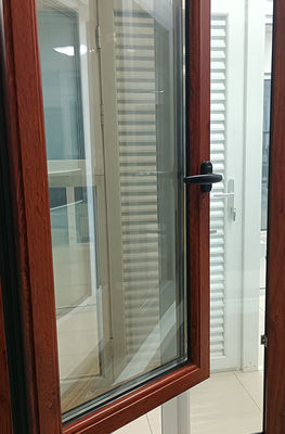 Ventana de oscilación de aluminio de carcasa con revestimiento en polvo