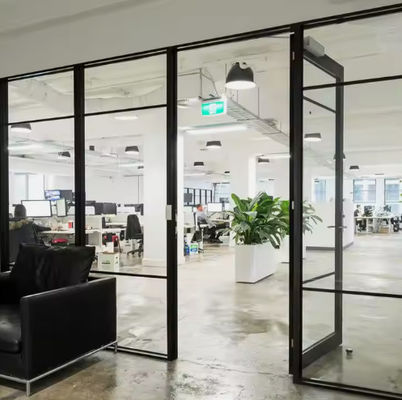 Puerta giratoria de doble casado de aluminio con diseño moderno con vidrio templado