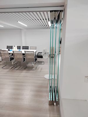 Puertas de vidrio plegable de marco grueso Interior resistente al polvo fácil limpieza