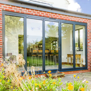 Casa personalizable Puerta plegable de aluminio vidrio laminado con mango cerrable