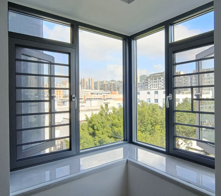 Ventana giratoria de aluminio personalizable con revestimiento en polvo