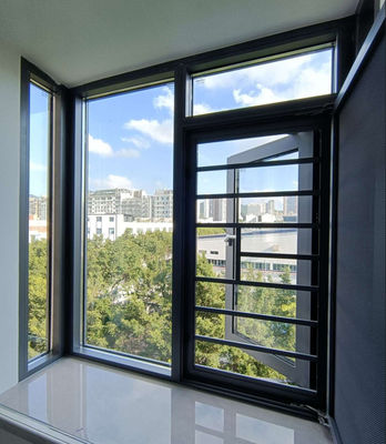 Ventana giratoria de aluminio de alta calidad con bloqueo de múltiples puntos y vidrio aislado templado
