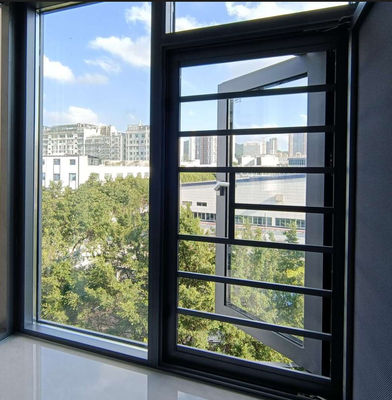 Ventana giratoria de aluminio de alta calidad con bloqueo de múltiples puntos y vidrio aislado templado