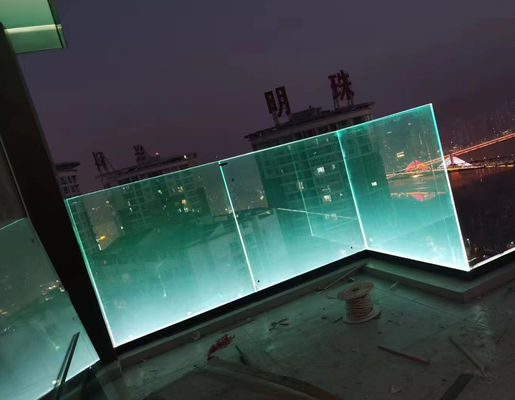 Barandillas de aluminio y vidrio sin marco con luz LED