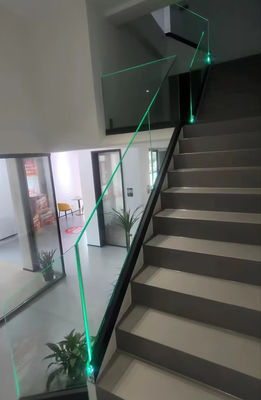 Balaustrada de vidrio de aluminio de canal U con luz LED para balcón exterior