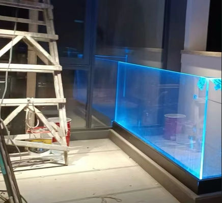 Balaustrada de vidrio de aluminio de canal U con luz LED para balcón exterior