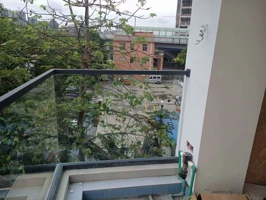 Diseño moderno Balaustrada de vidrio de canal U transparente con vidrio templado