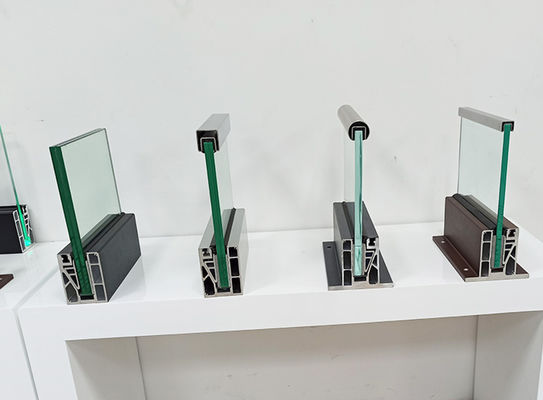 Balaustrada de vidrio de aluminio de canal U resistente a la intemperie para exteriores