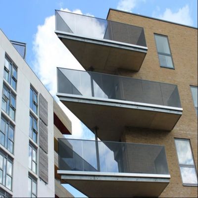 Barandillas de vidrio laminado templado de 8+8 mm con aluminio U Channel para durabilidad y garantía de más de 5 años