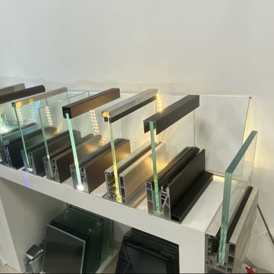 Barandillas de vidrio laminado templado de 8+8 mm con aluminio U Channel para durabilidad y garantía de más de 5 años
