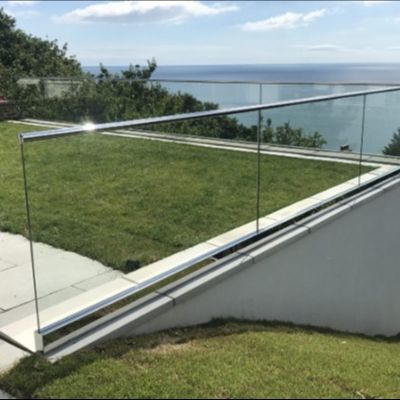 Sistema de canal U de vidrio de balcón templado estable con grilleta de aluminio