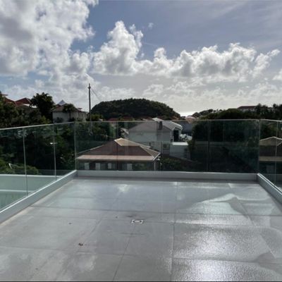 Barandillas de vidrio sin marco de canal U con luces LED y garantía de más de 5 años