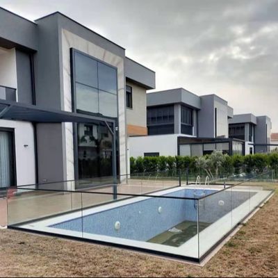 Barandillas de vidrio sin marco de canal U con luces LED y garantía de más de 5 años