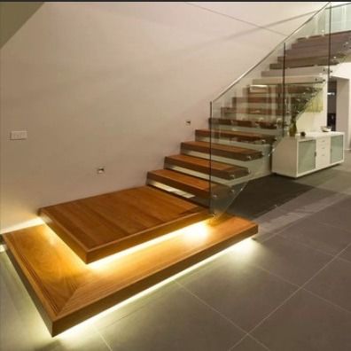 Villa de diseño de escalera flotante de acero invisible con barandilla de vidrio de tramo de madera