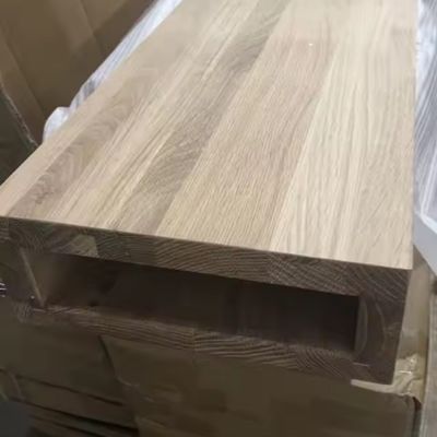 Escalera de madera flotante de interior con diseño elegante con rodadura de roble rojo / roble blanco
