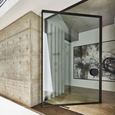 Puerta de entrada de aleación de aluminio con pernoctación personalizada Puerta giratoria de vidrio de trabajo pesado