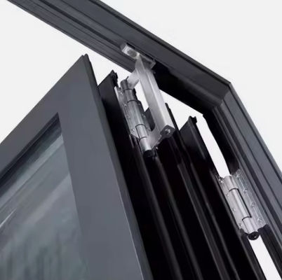 Puerta plegable de aluminio comercial con bloqueo de varios puntos con características de seguridad y bajo mantenimiento