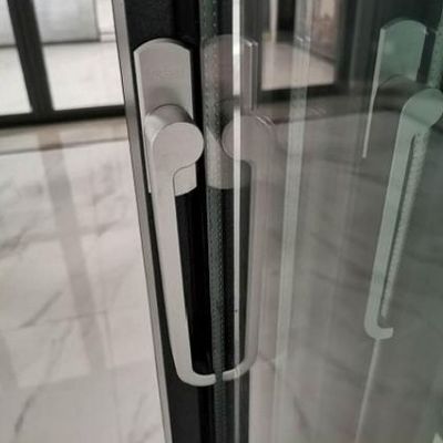 Tamaños personalizados Puertas exteriores de aluminio doble aislamiento térmico duradero de múltiples paneles