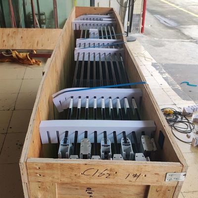 Tamaños personalizados Puertas exteriores de aluminio doble aislamiento térmico duradero de múltiples paneles