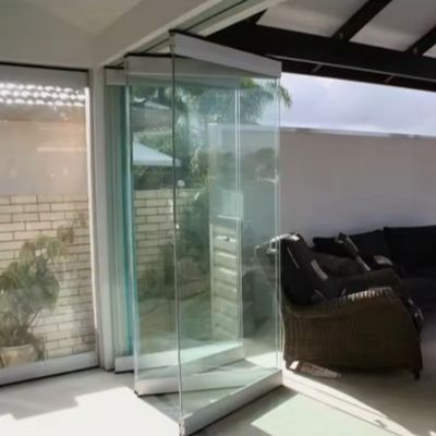 Puerta plegable de aluminio con buen aislamiento acústico EPDM de alta calidad y sellador de silicona para una fácil instalación