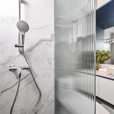 Partición de baño de aluminio interior personalizada con espesor de perfil de 1,4 mm y vidrio congelado