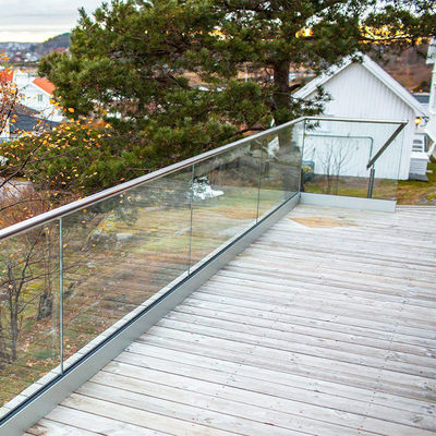 12 mm de espesor LED disponible barandilla de vidrio de canal U para cubierta compuesta balustrada de vidrio sin marco