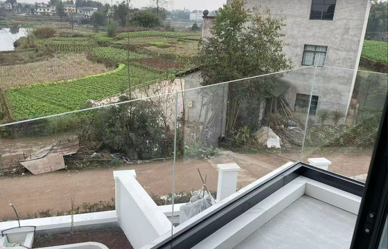 Barandillas de vidrio de aluminio versátil en el canal U Barandillas de vidrio de aluminio en el interior Balaustrada