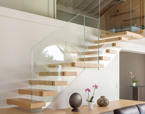 Color de pintura personalizado Escaleras flotantes de madera con color helado claro y opciones de vidrio personalizadas