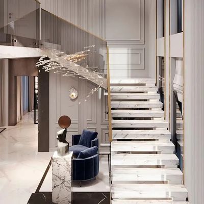 Escalera recta flotante de mármol natural personalizada para espacios residenciales o comerciales