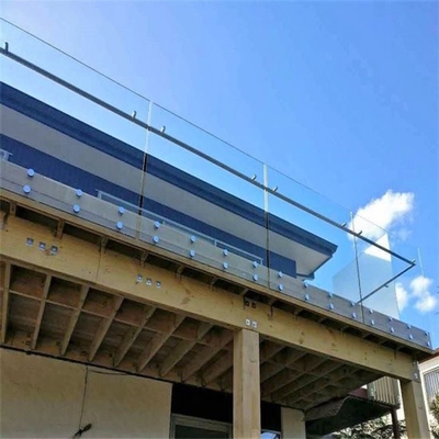 Sistema de barandilla de vidrio con separadores de acero inoxidable para balcón, terraza y escalera